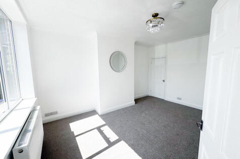 Lombardy Grove, Meir , Stoke-on-Trent photo 3