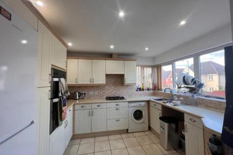 6 St Crispin Kitchen 1.jpg