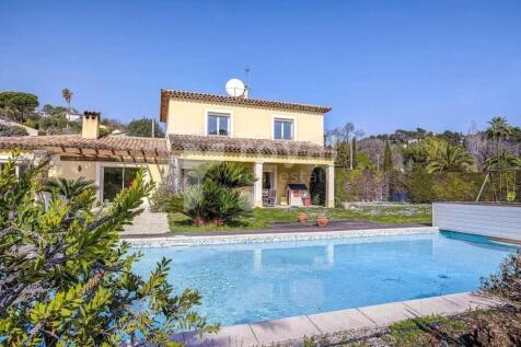 Family villa with garden and pool in Mougins