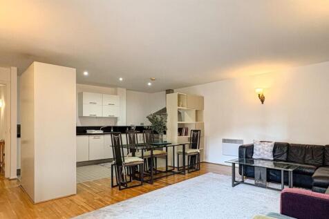 Property to rent in Narrow Street