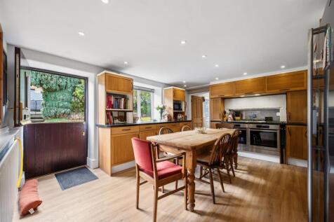 Kitchen-Diner to stable door.jpg