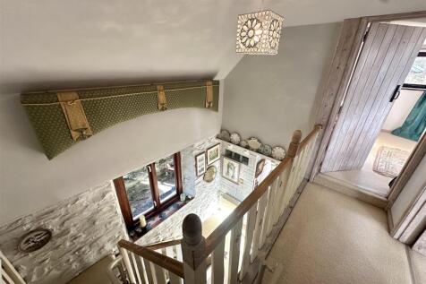 FIRST FLOOR - GALLERIED LANDING