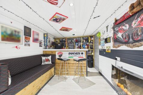 Bar/Summer House