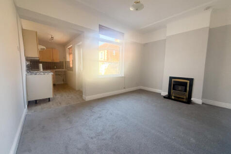 10 Crosfield Road, Wirral photo 4
