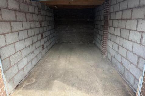 Garage Southfields Road 2.jpg