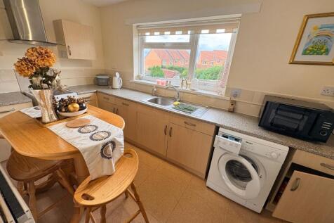Local Avenue, Sherburn Hill, Durham photo 5