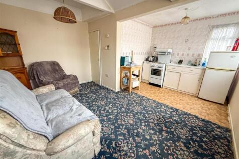 LOUNGE/KITCHEN