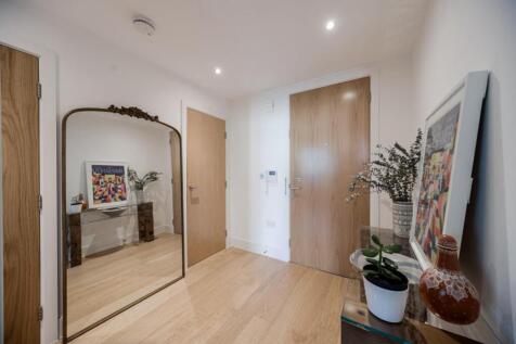 Entrance hallway.jpg