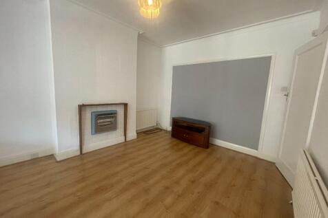 Westminster Drive,London,N13 photo 4
