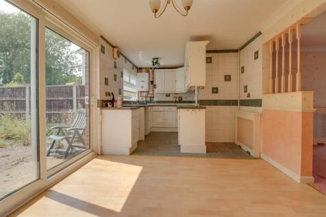 26 TOPPESFIELD AVENUE INTERIOR-4.jpg