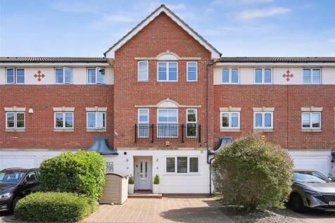 Sunbury-on-thames, TW16 - property photo