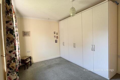 12 Oaktree Ct Kettering-3.jpg