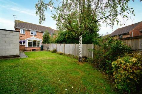 Rear Garden to Conservatory.jpg