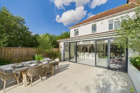 Presented by Clinton at EweMove Bexleyheath and Da
