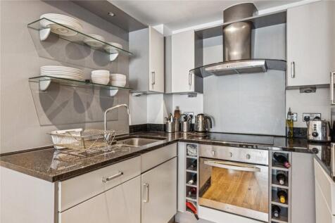 2 bed, 2 bath Apartment in cardiff - Photo 6