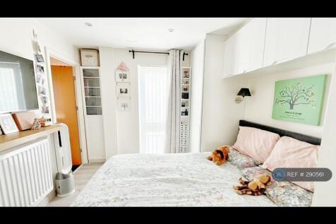 Master Bedroom With En-Suite 