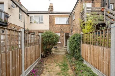 Hove Avenue, E17