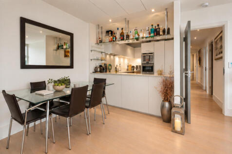 Dining area/kitchen