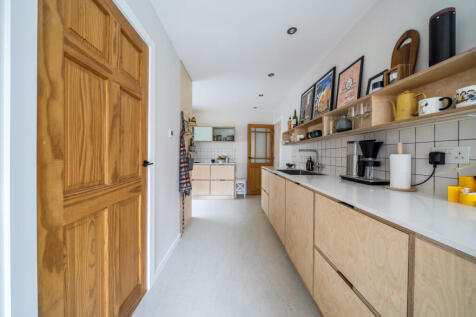 1385014-5-69286ea...