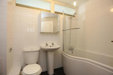 4, 68 Denmark Villas Bathroom.JPG