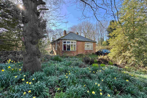 Two/Three bedroom detached bungalow - For sale by