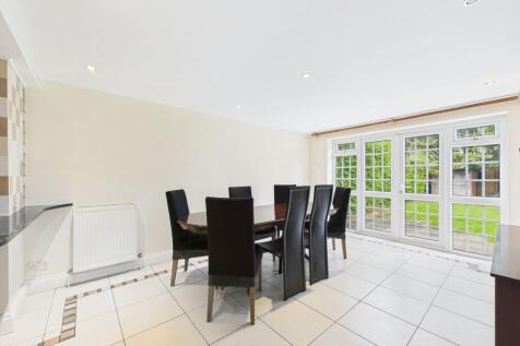 Kitchen / Dining Area