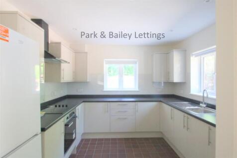 3 bedroom Detached House in Kenley photo 5