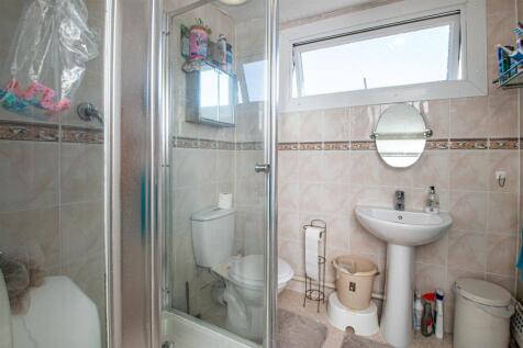 Tiffany Close, Bletchley, Milton Keynes photo 3