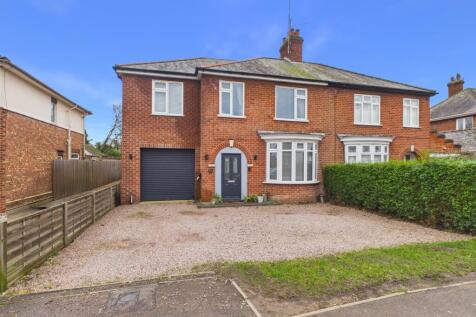 EweMove - Spalding -  Halmer Gate - Front of House