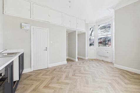 Clarence Crescent, Whitley Bay photo 4
