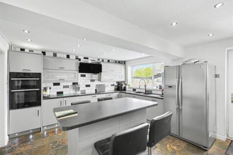 Kitchen_2.jpeg