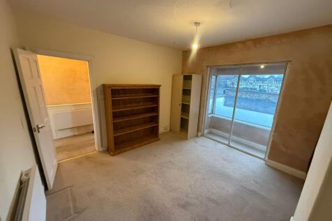 1-Bedroom Flat Above Shop ¿ To Let in Sheldon, 