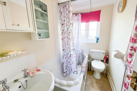 Bathroom.JPG