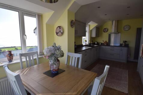 FF Flat Dining to Kitchen.JPG