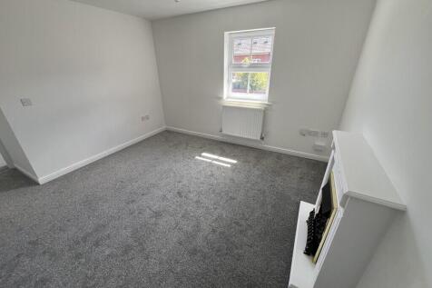 Compton Drive photo 5