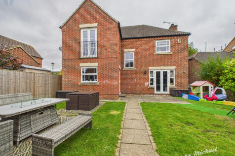 CAM03218G0-PR0798-STILL028