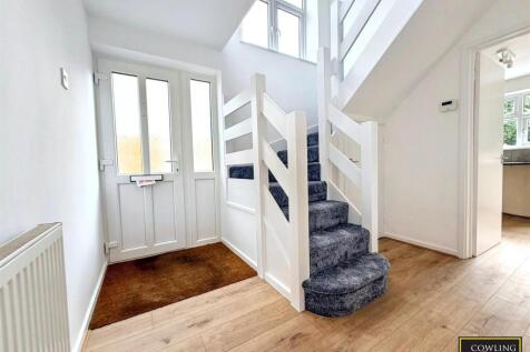 Beauchamps Drive, Wickford, Essex photo 3