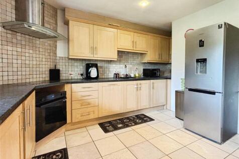 Colnebridge Close, Staines-upon-Thames, Surrey, TW18 photo 3