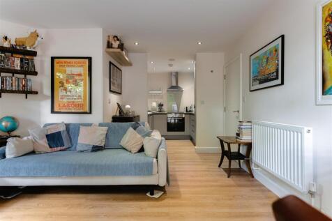 Upper Clapton Road-17.jpg