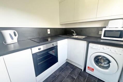 Ravenfield Drive, Hough Green, Widnes photo 4