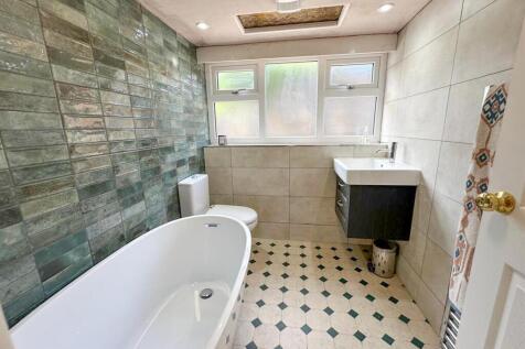 2 Bed Cottage, Keighley