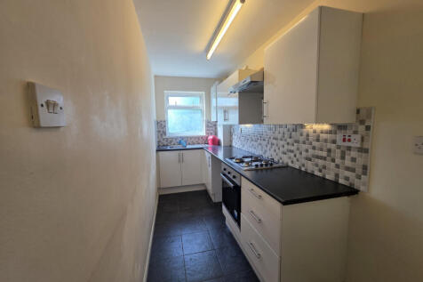 Paddock Close, Stafford, ST16 1RY photo 3
