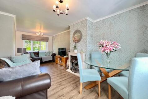 LOUNGE DINING ROOM AVON DRIVE LINWOOD PAISLEY PROP