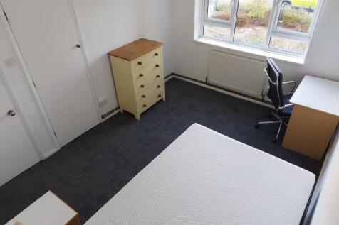 Redwood Court, Colchester, Essex photo 3