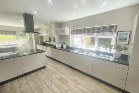 Breakfasting Kitchen