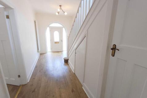 53 Altrincham Rd, W/slw, SK9 5NH photo 3
