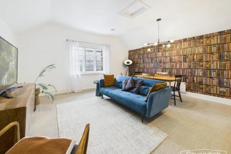 LIVING/DINING AREA