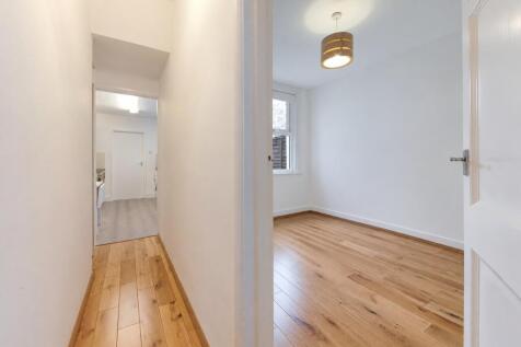 Garfield Road, North Chignford, London, E4 photo 3