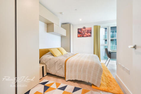 2 bed, 2 bath Apartment in london - Photo 12