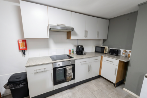 36 Clarendon Avenue, Leamington Spa photo 3